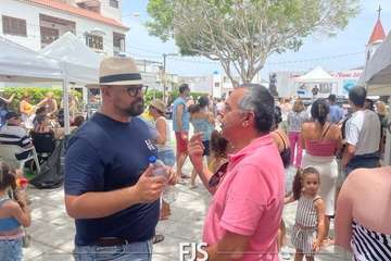 Lomo Magullo celebra el Día del Vecino en plena ola de calor/Francisco Javier Santana.
